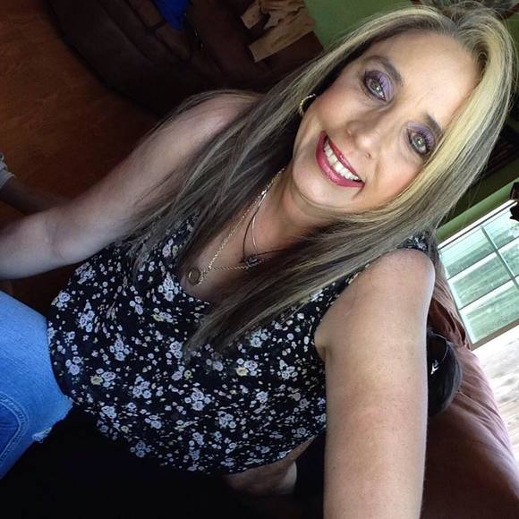 Meet your Posher, Traci - Picture 1 of 1